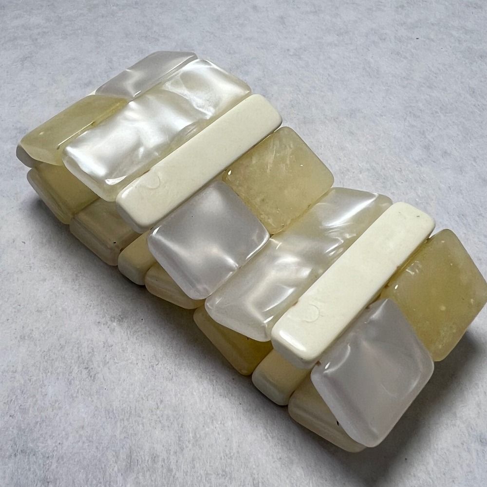 Stretch Beaded Cuff Bracelet‎ Cream Yellow Lucite? Rectangular Beads Vintage